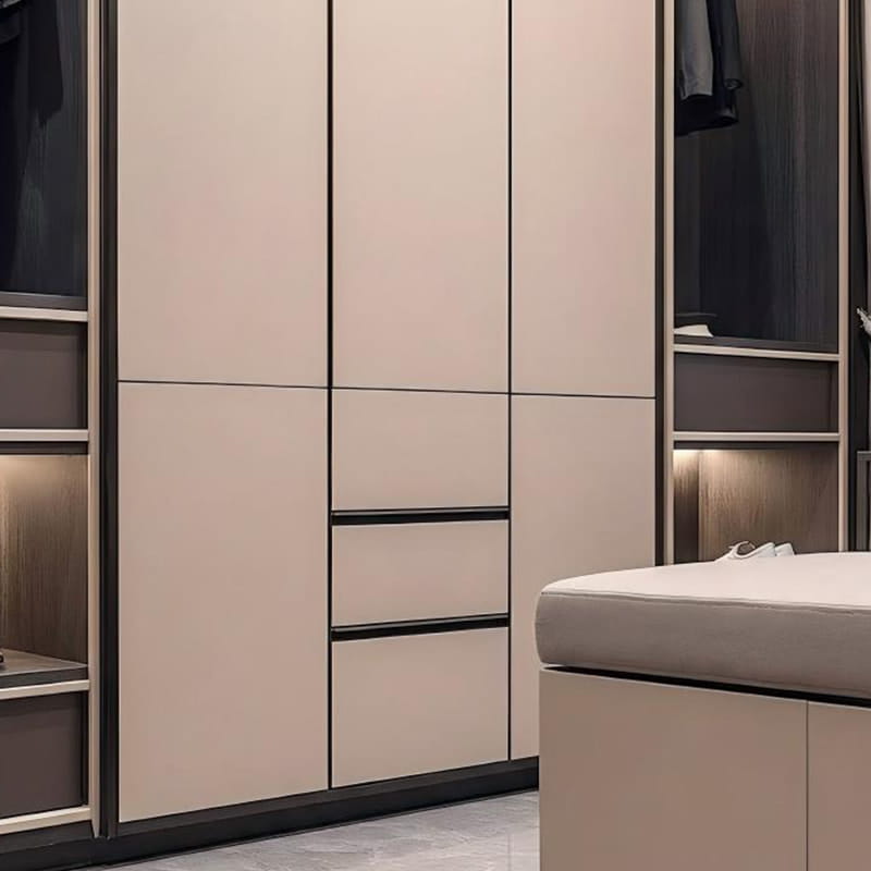 Milan Aura Panoramic Phantom Walk-in Closet
